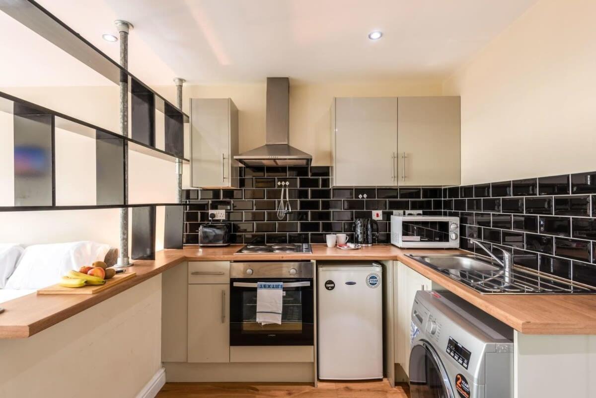 Modern & Bright Budget Studio In Central