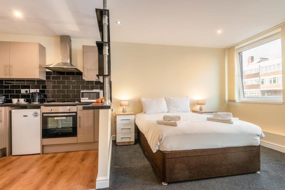 Modern & Bright Budget Studio In Central