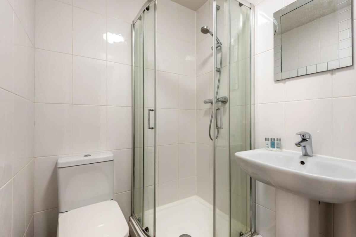 Modern & Bright Budget Studio In Central Apartment Doncaster