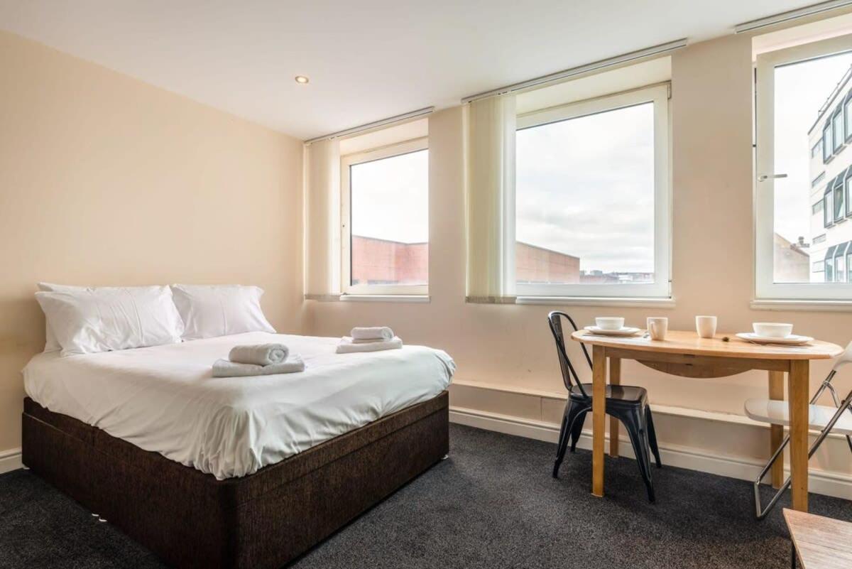 Modern & Bright Budget Studio In Central Apartment Doncaster