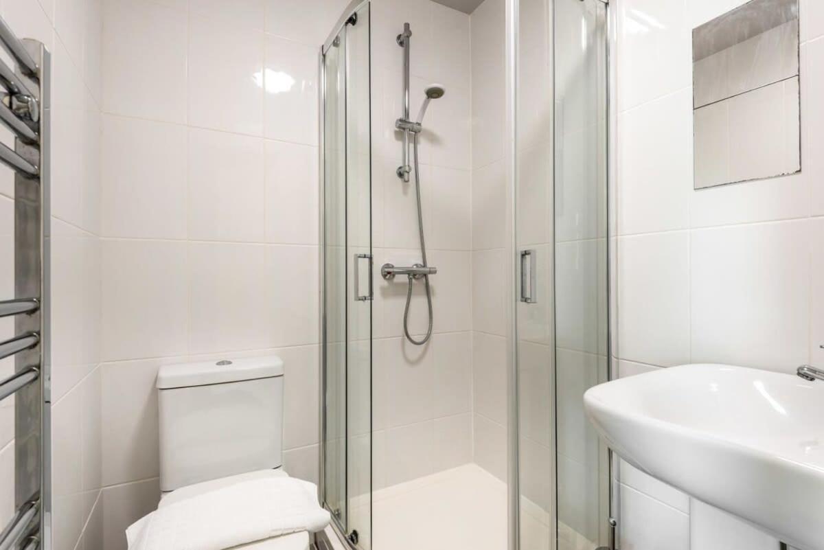 Apartment Modern & Bright Budget Studio In Central