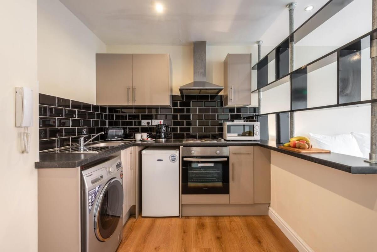 Modern & Bright Budget Studio In Central *