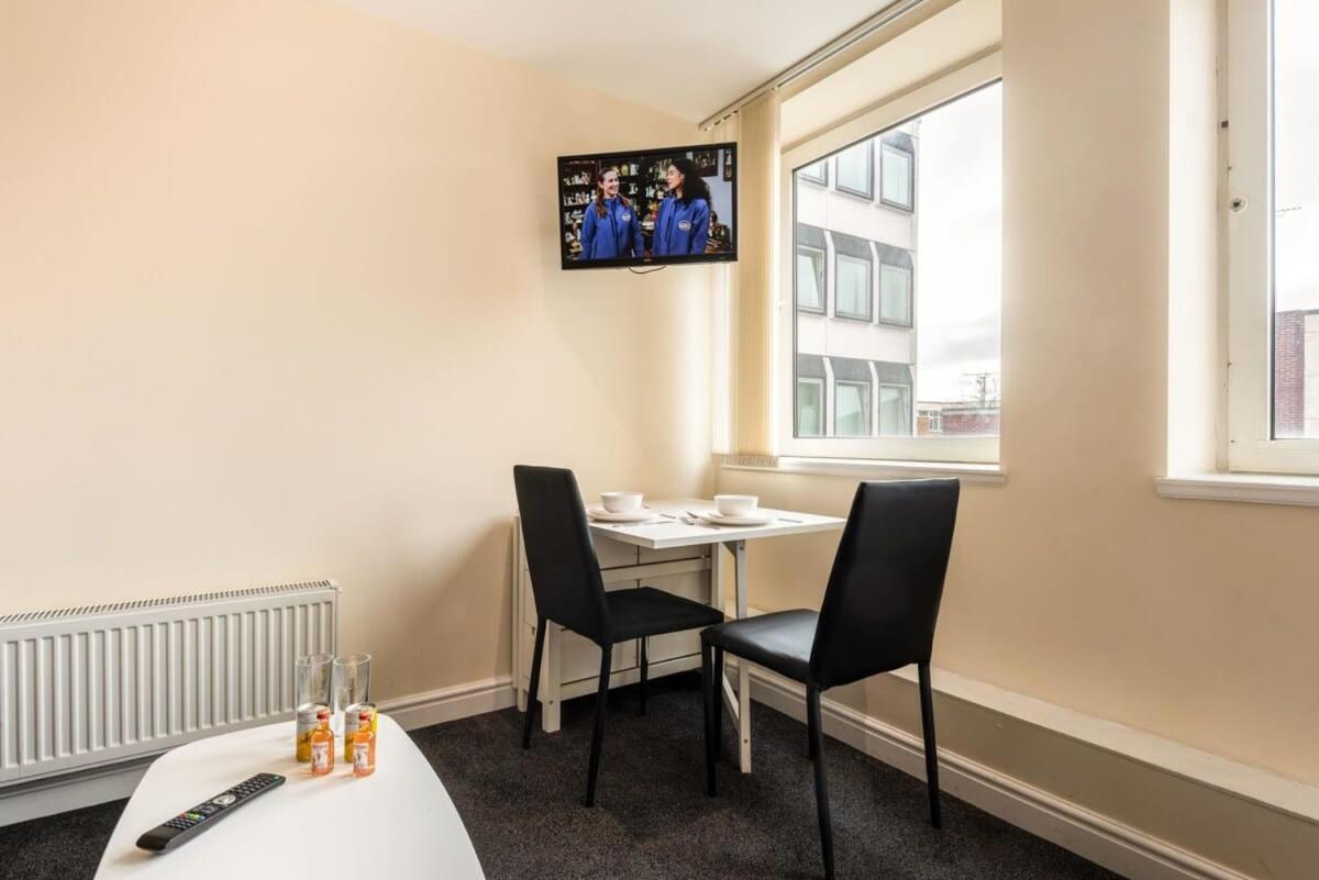 Modern & Bright Budget Studio In Central