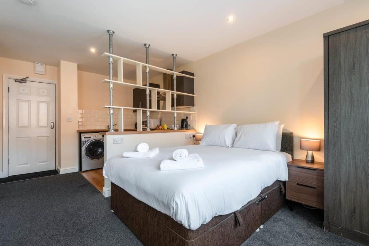 Modern & Bright Budget Studio In Central * Doncaster