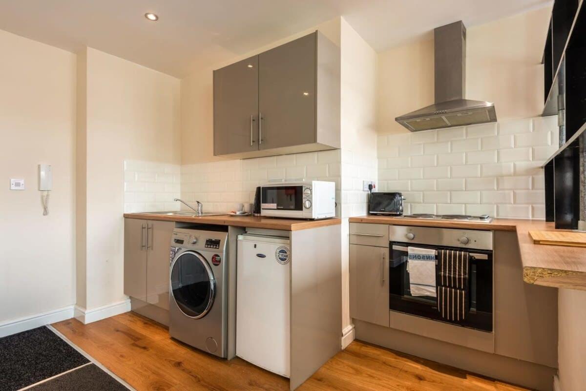 Apartment Modern & Bright Budget Studio In Central *