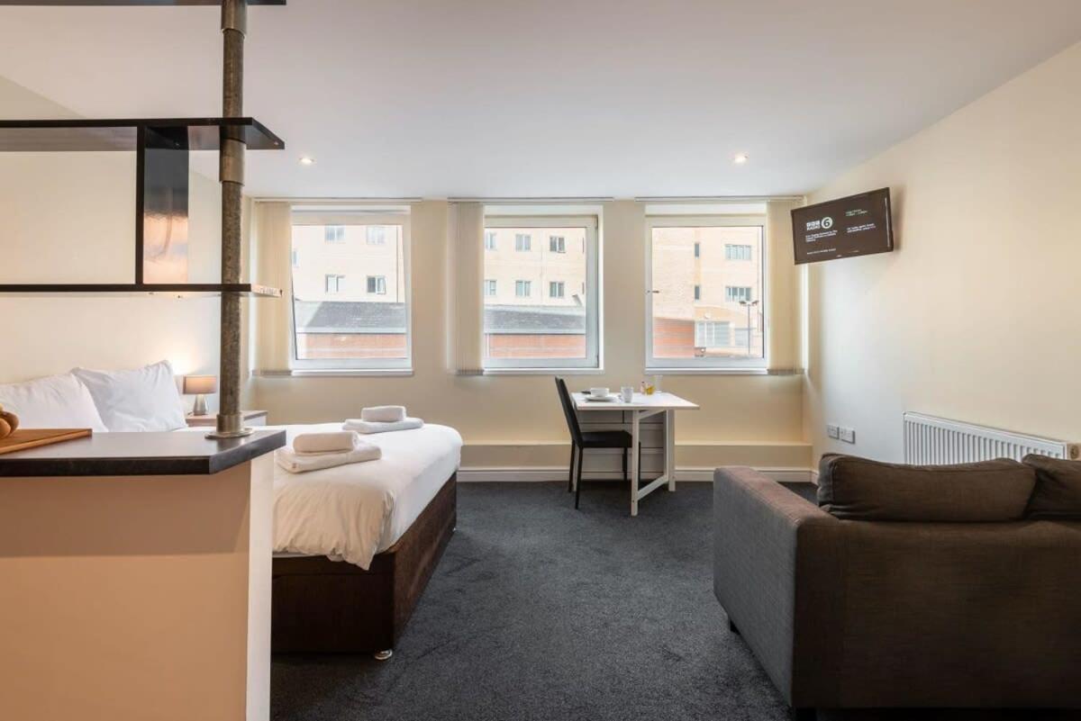 Modern & Bright Budget Studio In Central *
