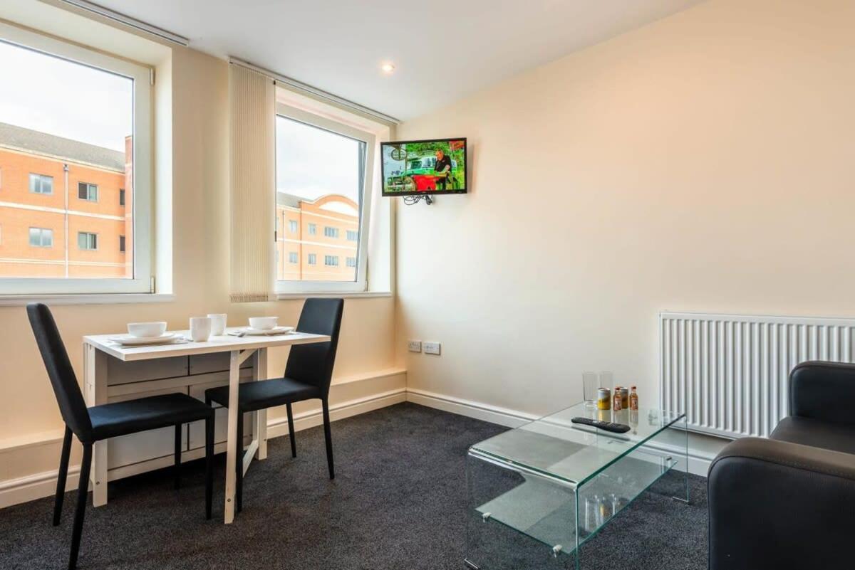 Apartment Modern & Bright Budget Studio In Central Doncaster