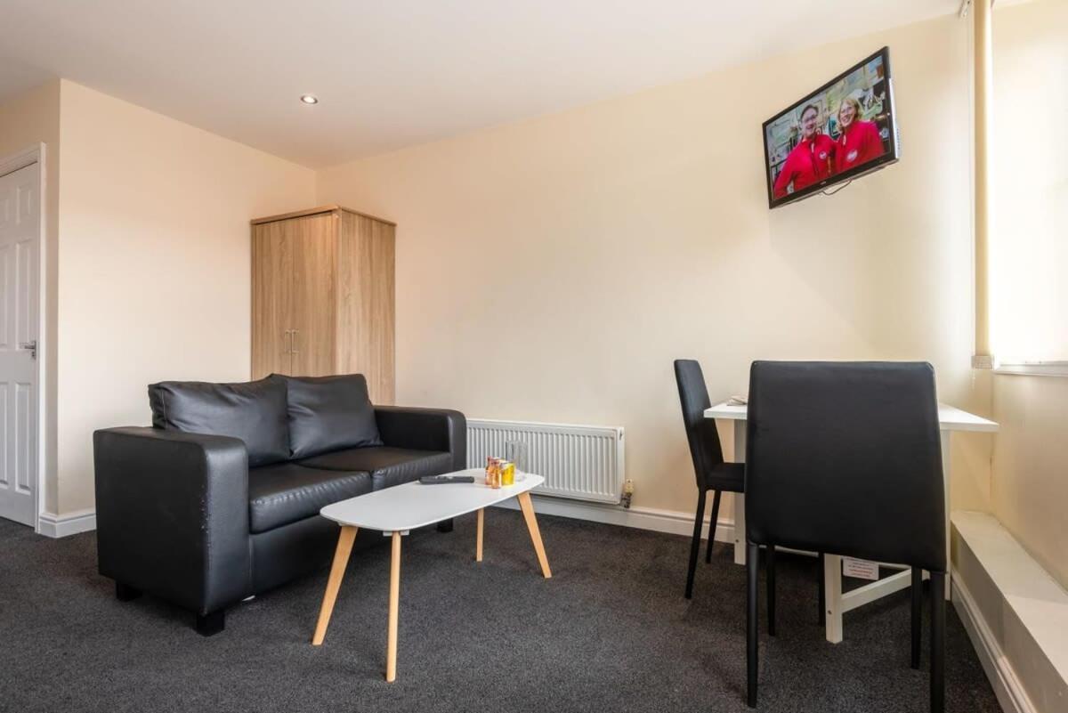 Apartment Modern & Bright Budget Studio In Central *
