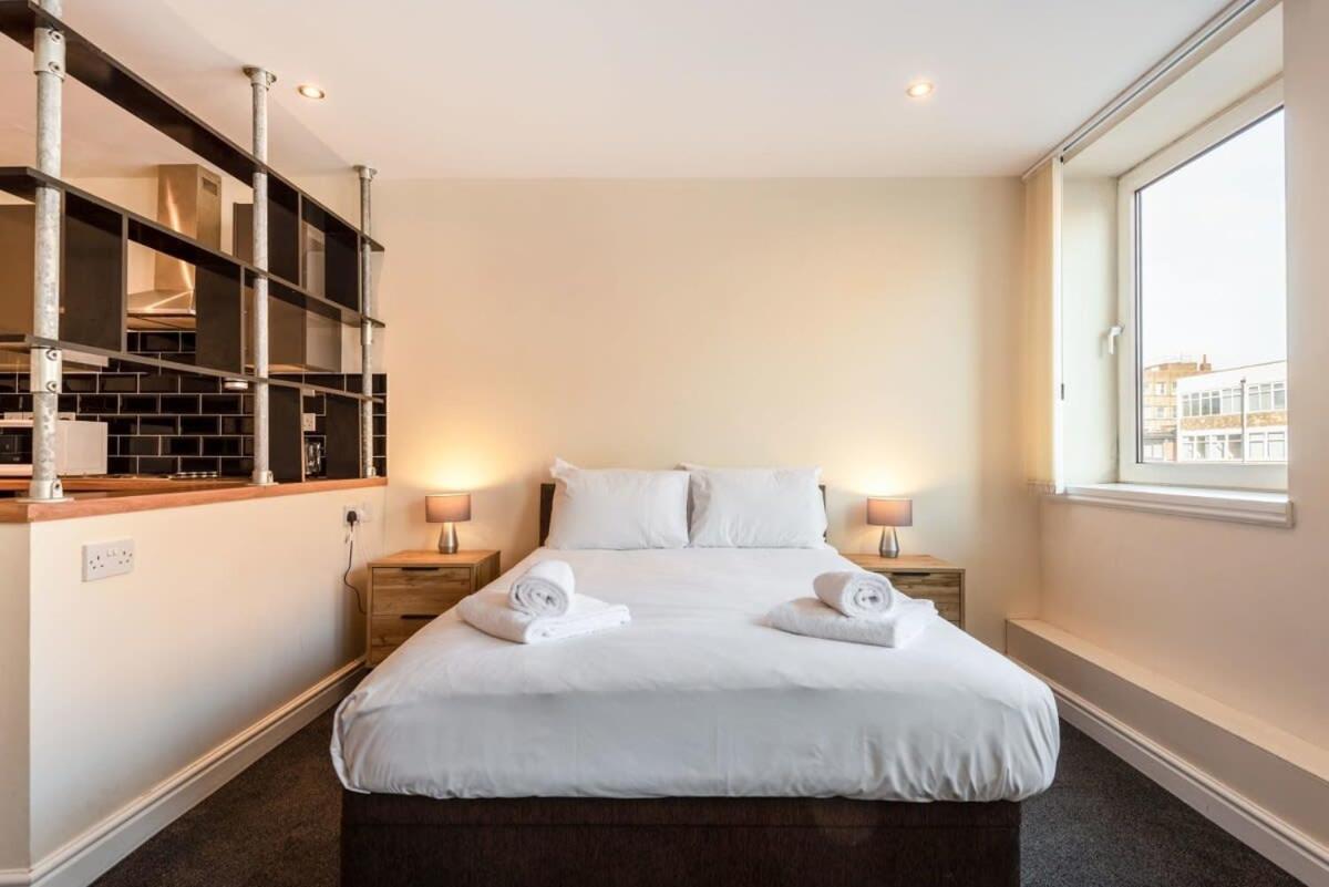 Modern & Bright Budget Studio In Central *