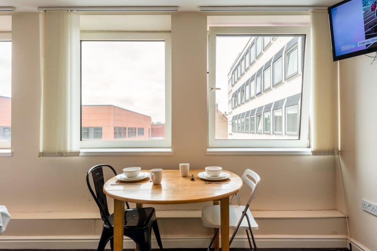 Modern & Bright Budget Studio In Central