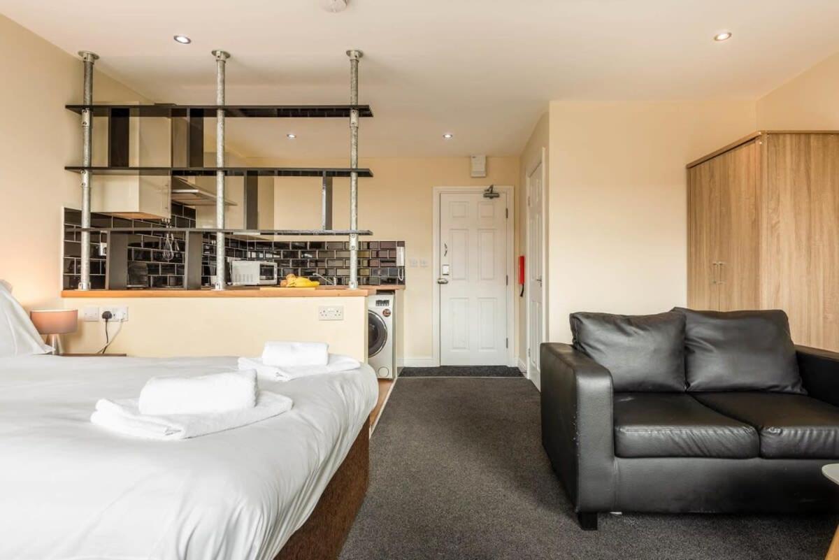 Modern & Bright Budget Studio In Central Apartment Doncaster