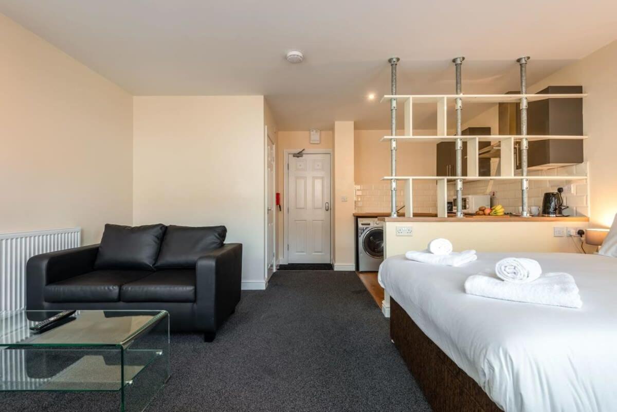 Modern & Bright Budget Studio In Central * Doncaster