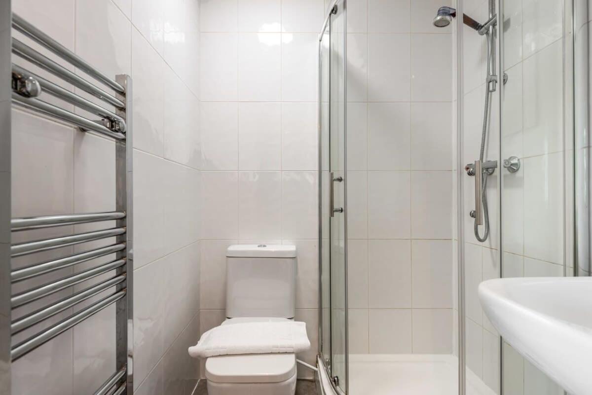 Apartment Modern & Bright Budget Studio In Central