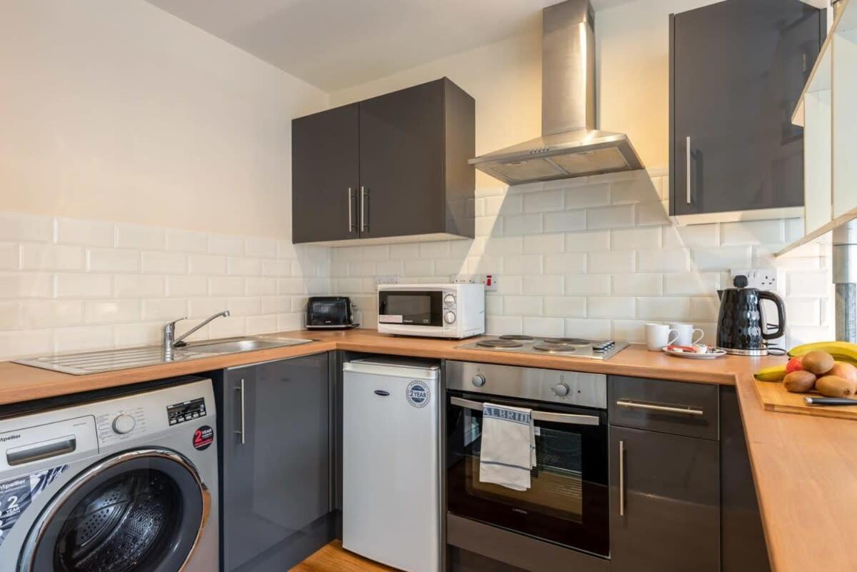 Modern & Bright Budget Studio In Central Apartment Doncaster